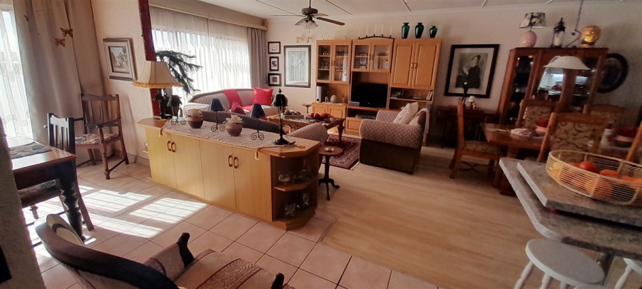 5 Bedroom Property for Sale in Wavecrest Eastern Cape